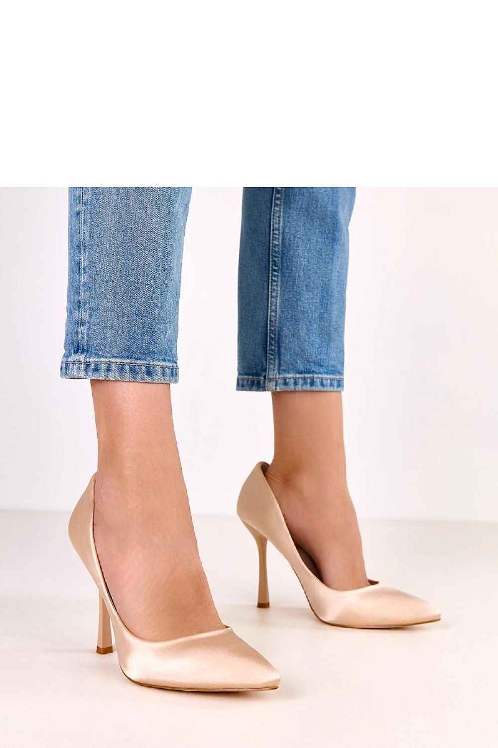 High heels model 220604